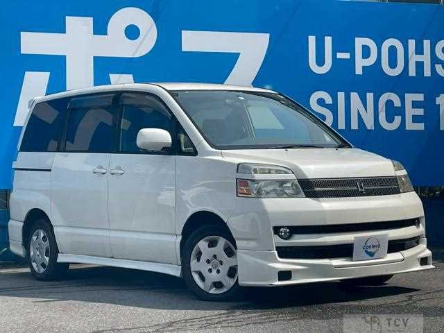 2004 Toyota Voxy