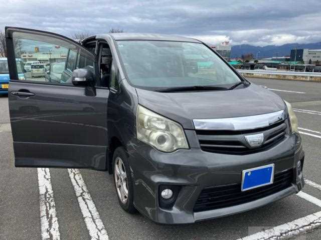 2012 Toyota Noah