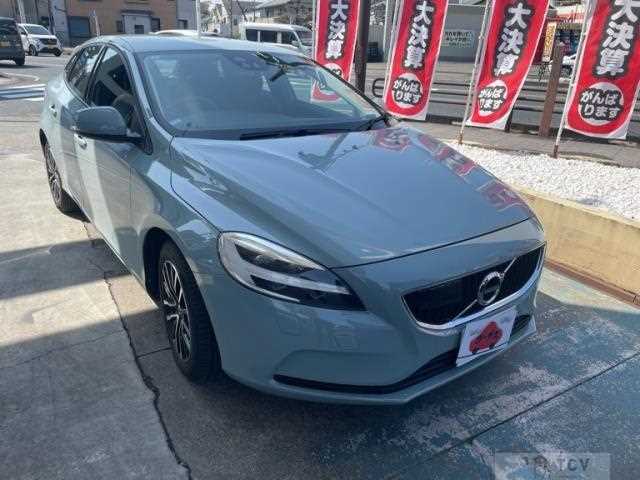 2018 Volvo V40