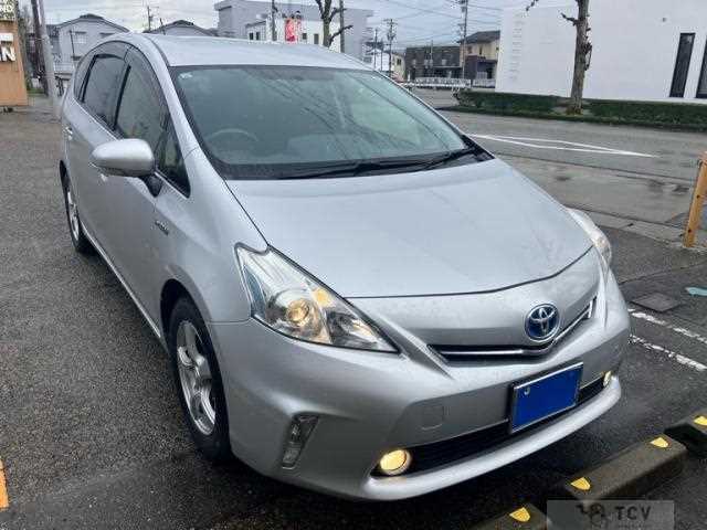 2013 Toyota PRIUS α