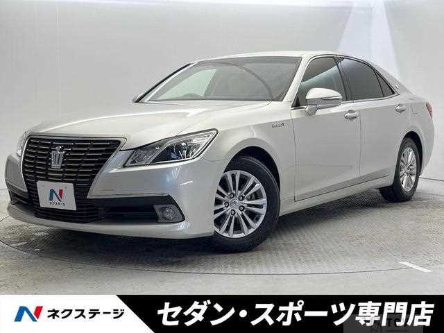 2013 Toyota Crown Hybrid