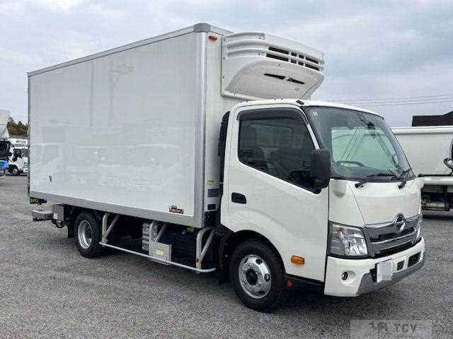 2025 Hino Dutro
