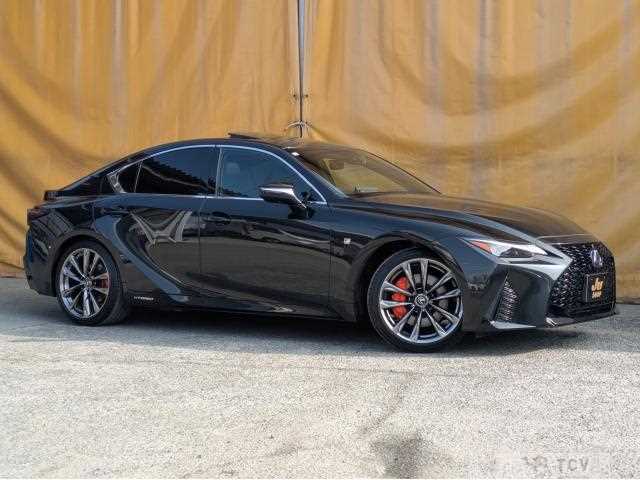 2021 Lexus IS