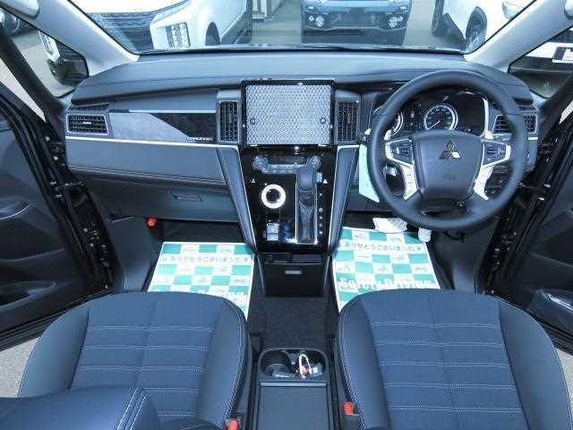 Mitsubishi Delica D5 2026 — фото 3 купить в Москве