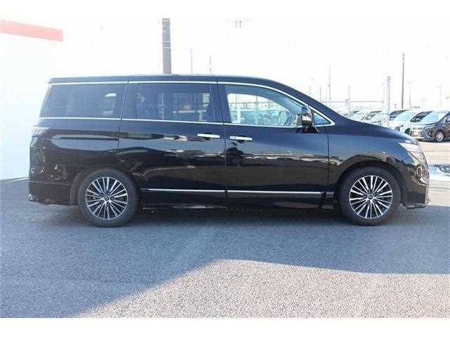 Nissan Elgrand 2023 — фото 10 купить в Москве