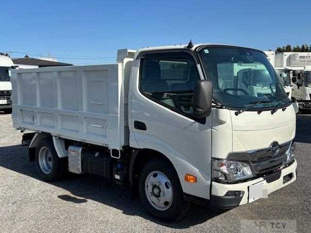 2025 Hino Dutro