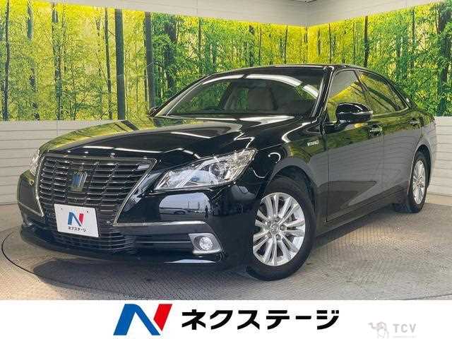 2013 Toyota Crown Hybrid