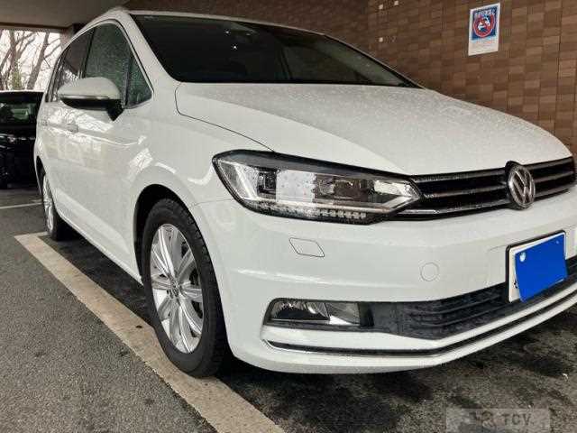 2017 Volkswagen Golf Touran