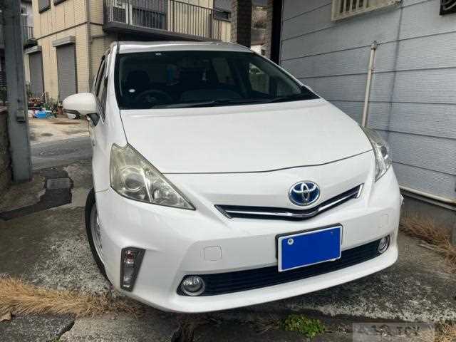 2013 Toyota PRIUS α