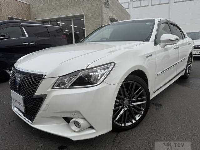 2013 Toyota Crown Hybrid