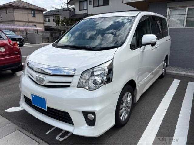 2013 Toyota Noah