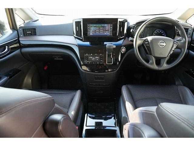 Nissan Elgrand 2024 — фото 6 купить в Москве