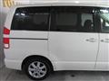 2005 Toyota Noah