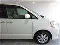 2005 Toyota Noah
