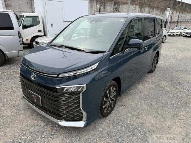 2022 Toyota Voxy