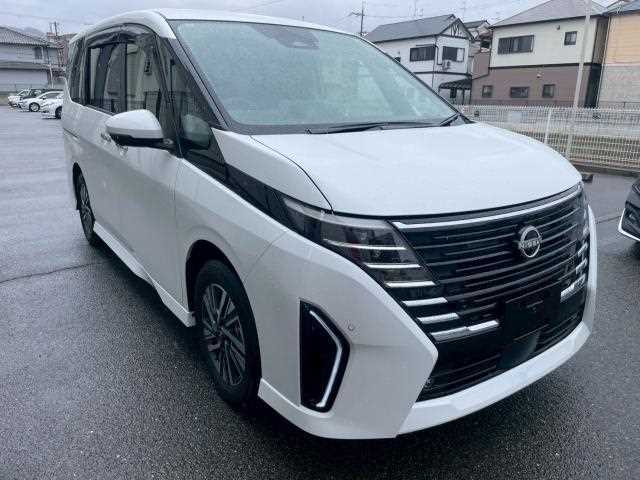 Nissan Serena 2025 — миниатюра 2