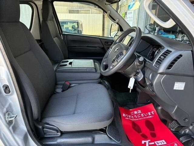 Toyota Hiace Van 2024 — миниатюра 11