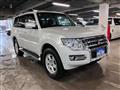 2017 Mitsubishi Pajero