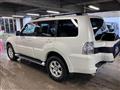 2017 Mitsubishi Pajero