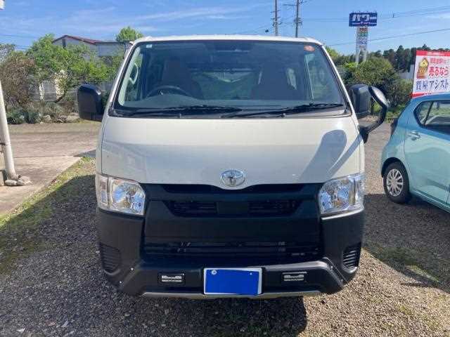 Toyota Hiace Van 2025 — миниатюра 2
