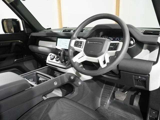 Land Rover Defender 2023 — фото 11 купить в Москве
