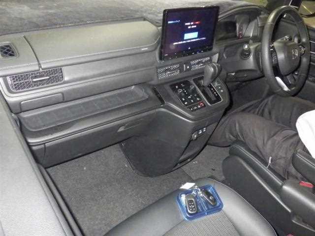 Honda Step WGN 2025 — фото 4 купить в Москве