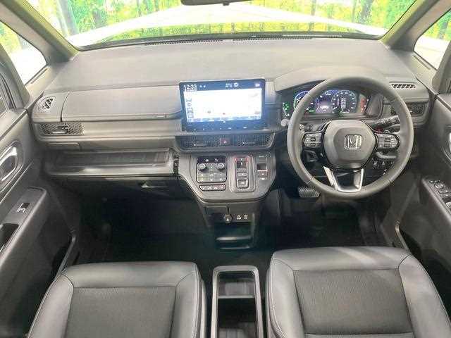 Honda Step WGN 2025 — фото 3 купить в Москве