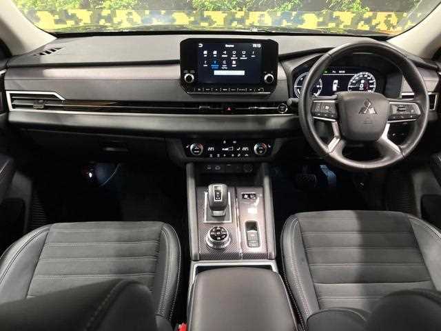 Mitsubishi Outlander 2024 — миниатюра 3