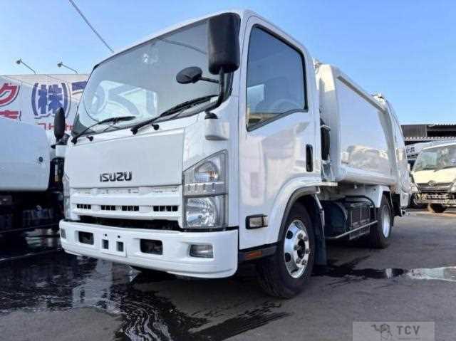 2013 Isuzu Elf Truck