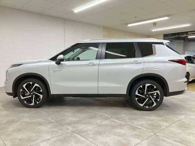 Mitsubishi Outlander 2023 — фото 6 купить в Москве
