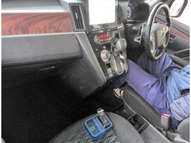 Mitsubishi Delica D5 2023 — миниатюра 4