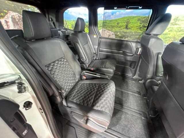 Toyota Voxy 2025 — фото 10 купить в Москве