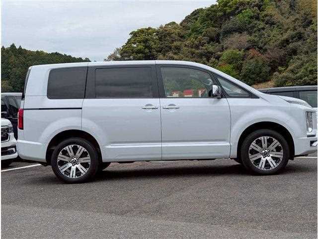 Mitsubishi Delica D5 2025 — фото 11 купить в Москве