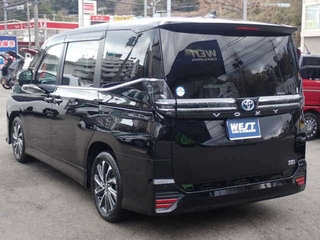 Toyota Voxy 2024 — миниатюра 3