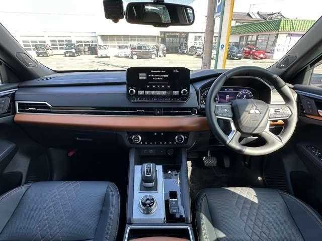 Mitsubishi Outlander 2023 — фото 4 купить в Москве