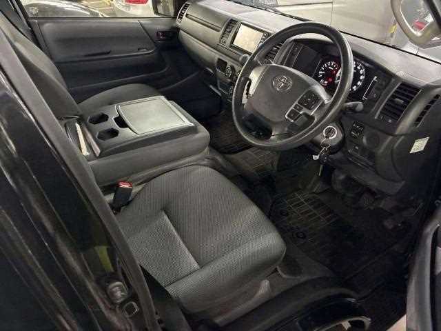 Toyota Hiace Van 2024 — миниатюра 5