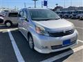 2005 Toyota Isis