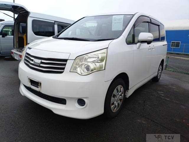 2012 Toyota Noah