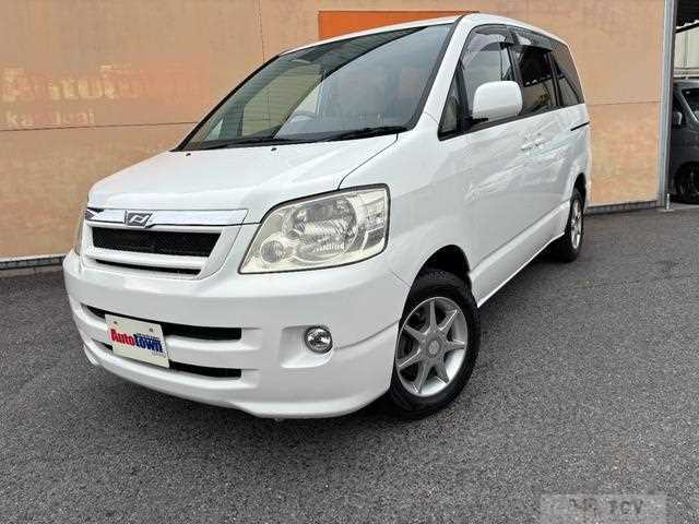 2003 Toyota Noah