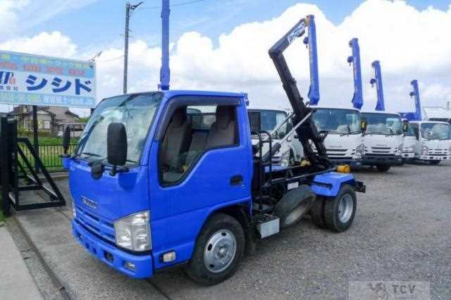 2013 Isuzu Elf Truck