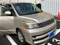 2005 Toyota Voxy