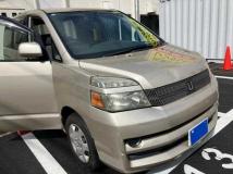 2005 Toyota Voxy