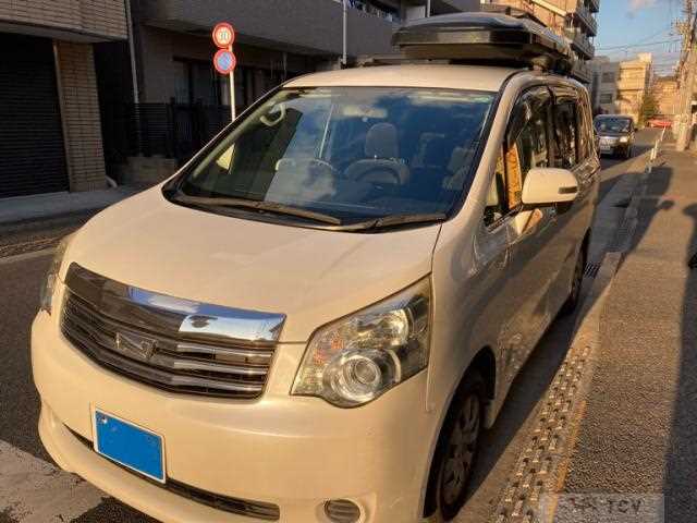 2011 Toyota Noah