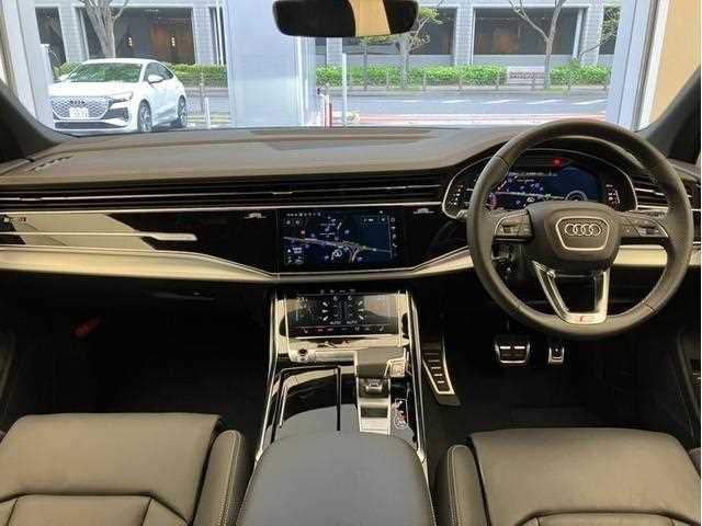Audi Q7 2023 — фото 3 купить в Москве
