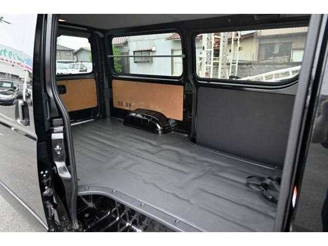 Toyota Hiace Van 2025 — миниатюра 8
