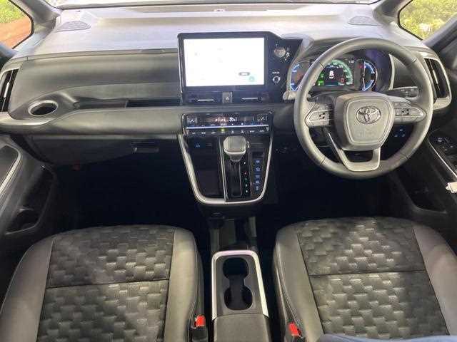 Toyota Voxy 2025 — миниатюра 3