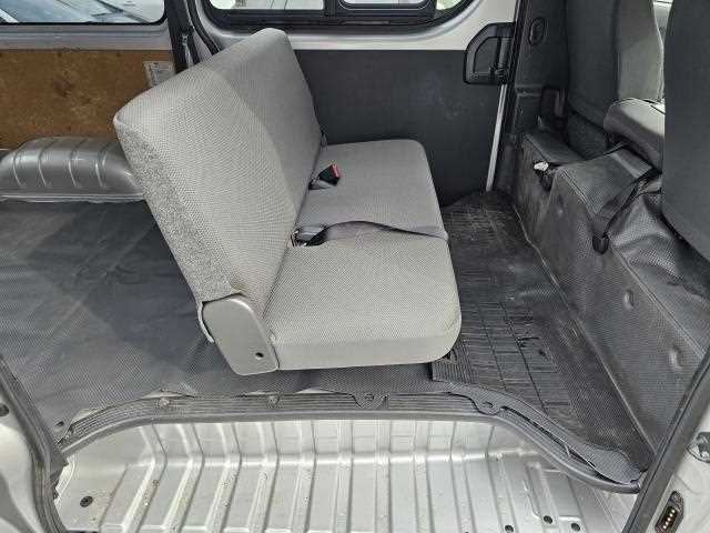 Toyota Hiace Van 2024 — миниатюра 10