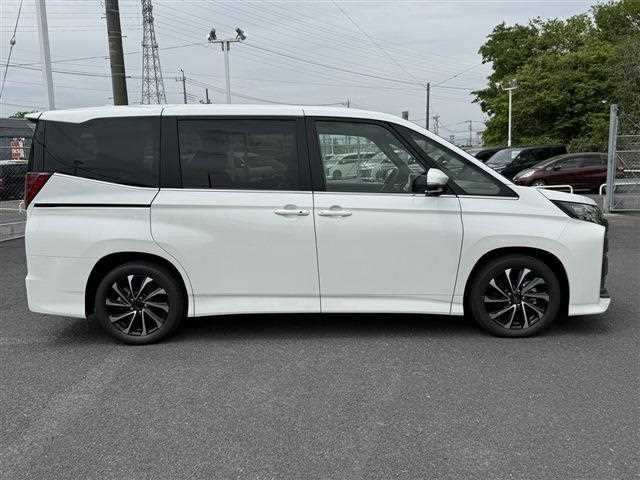 Toyota Noah 2025 — фото 10 купить в Москве
