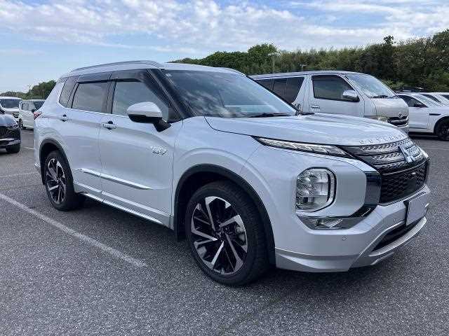 Mitsubishi Outlander 2022 — миниатюра 2