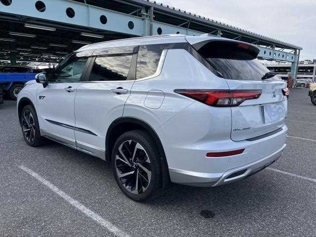 Mitsubishi Outlander 2022 — миниатюра 3